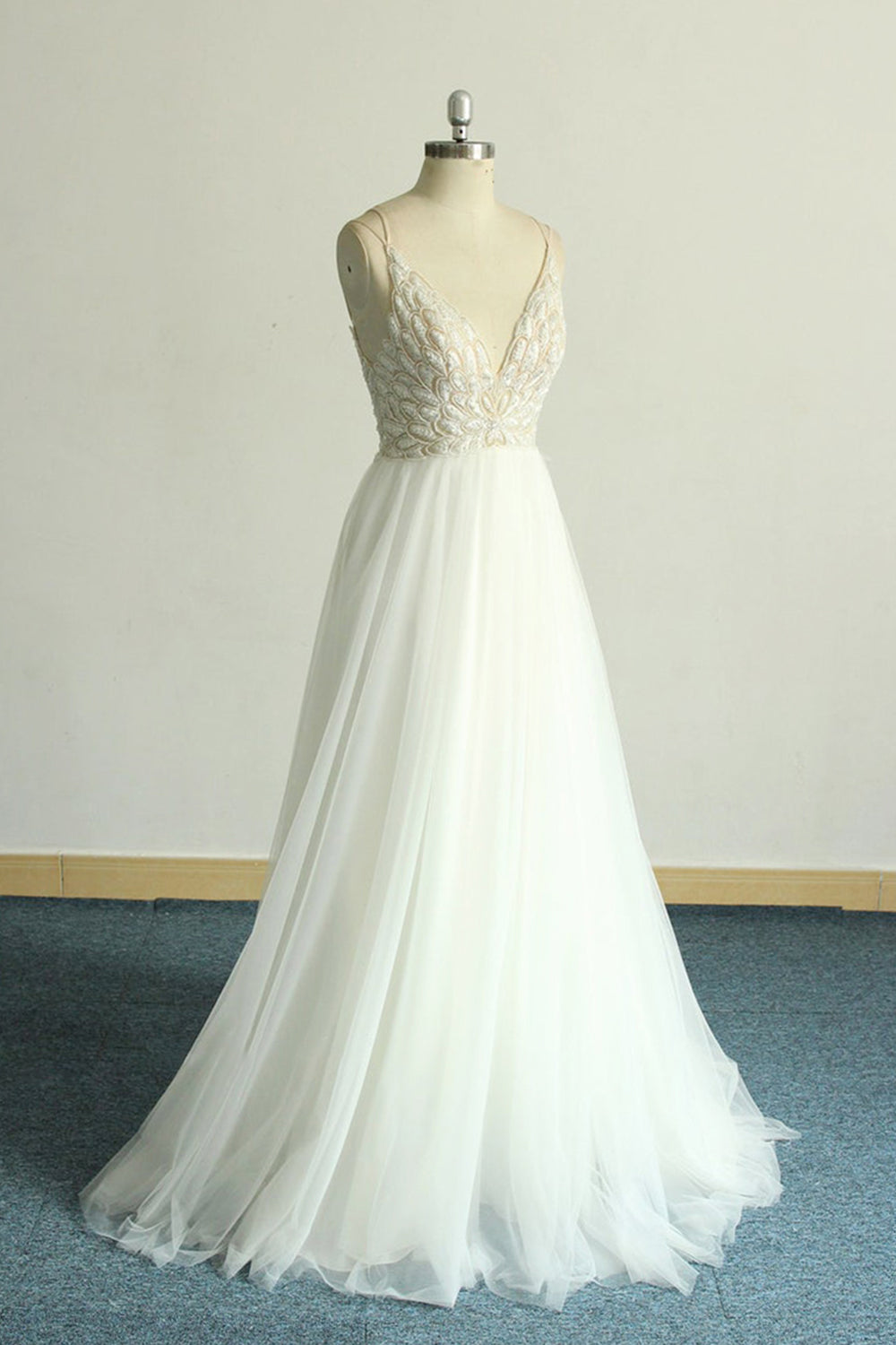 Gorgeous A-line White Lace Tulle Wedding Dress Sleeveless Appliques Bridal Gowns On Sale