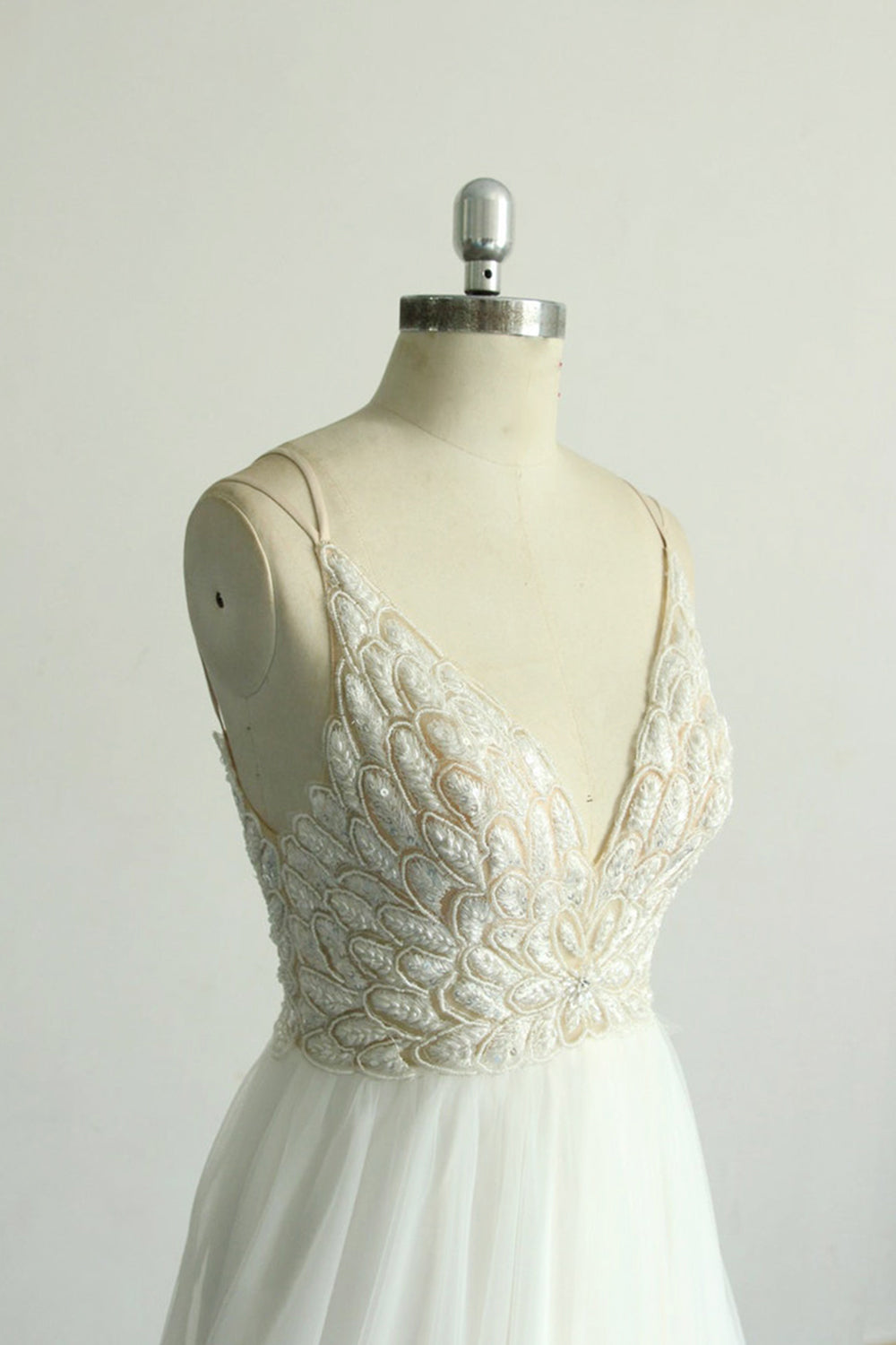 Gorgeous A-line White Lace Tulle Wedding Dress Sleeveless Appliques Bridal Gowns On Sale