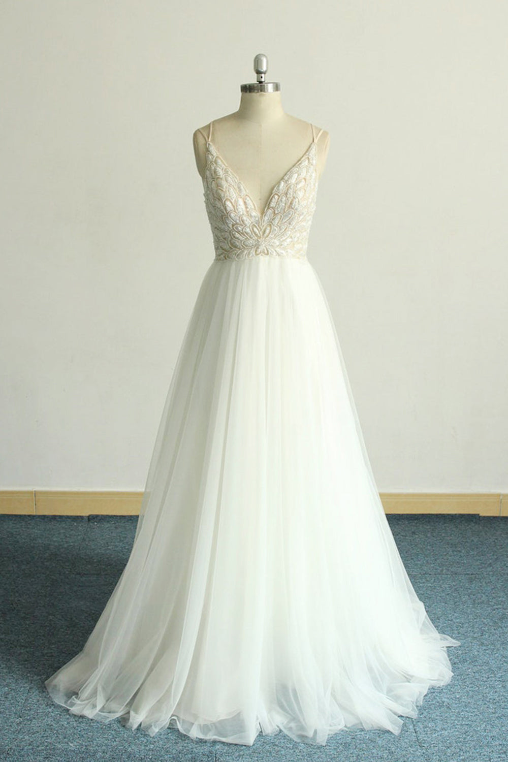 Gorgeous A-line White Lace Tulle Wedding Dress Sleeveless Appliques Bridal Gowns On Sale