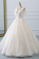Gorgeous Ball Gown V-Neck Tulle Beadings Wedding Dress Rhinestones Appliques Bridal Gowns with Short Sleeves On Sale