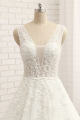Gorgeous Straps Sleeveless White Wedding Dresses With Appliques A-line Tulle Ruffles Bridal Gowns Online