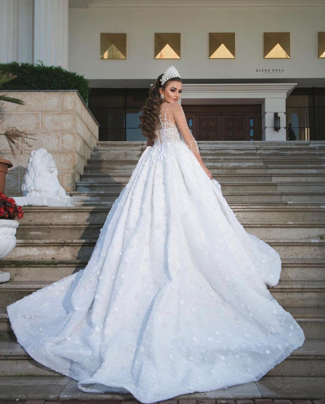 Illussion Long Sleeves Wedding Dress Bal Gown With Appliques