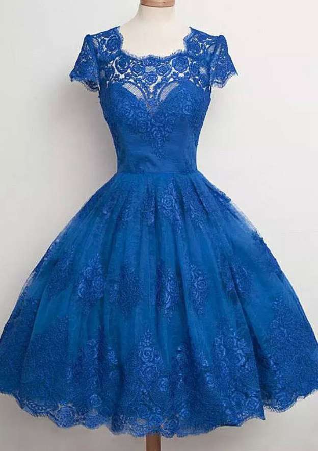 Lace Bateau Knee-Length Homecoming Dress With Pleated Ball Gown