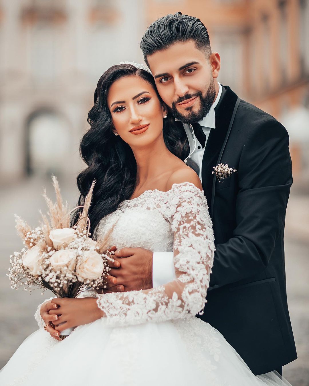 Long Sleeves Ball Gown Wedding Dress Off-the-Shoulder With Appliques