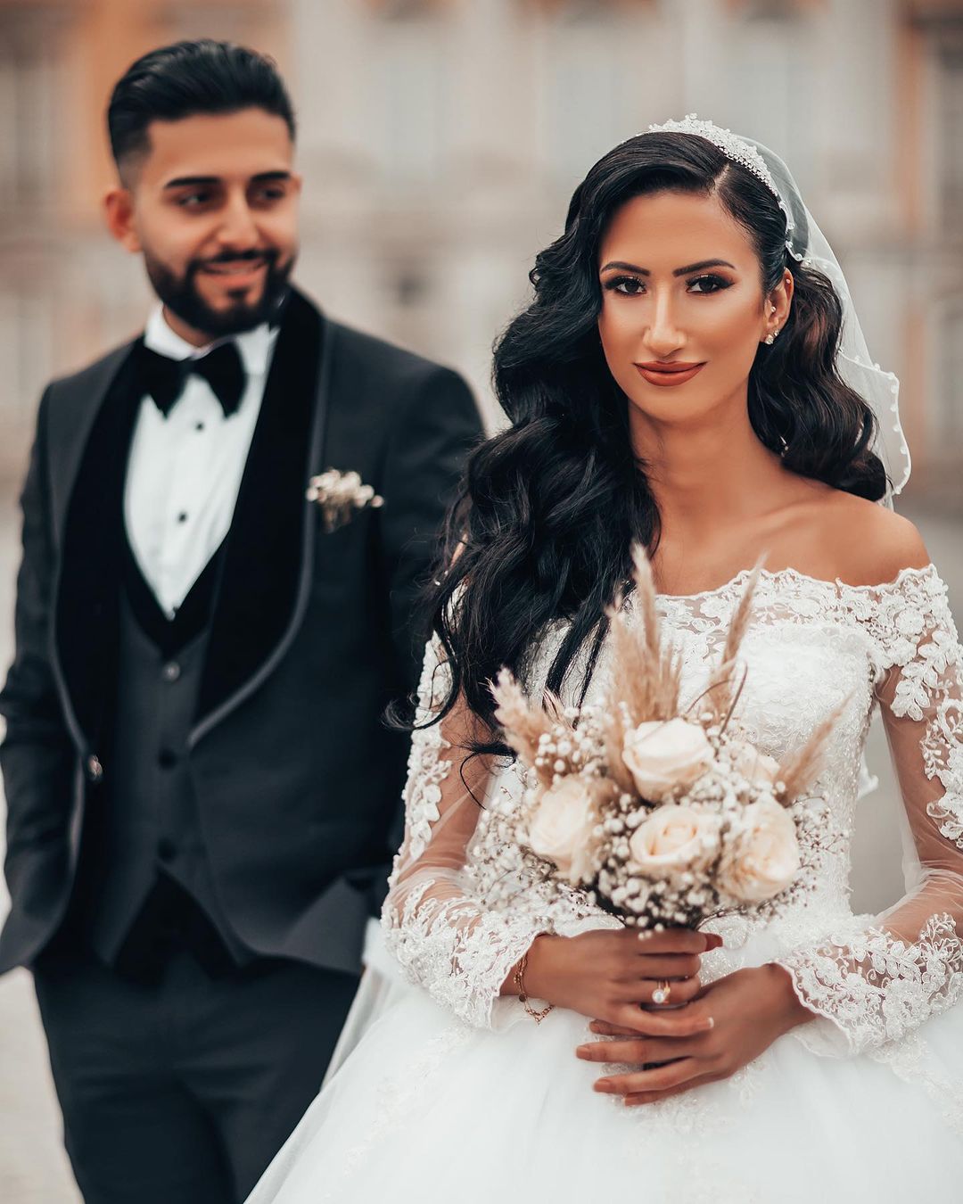 Long Sleeves Ball Gown Wedding Dress Off-the-Shoulder With Appliques