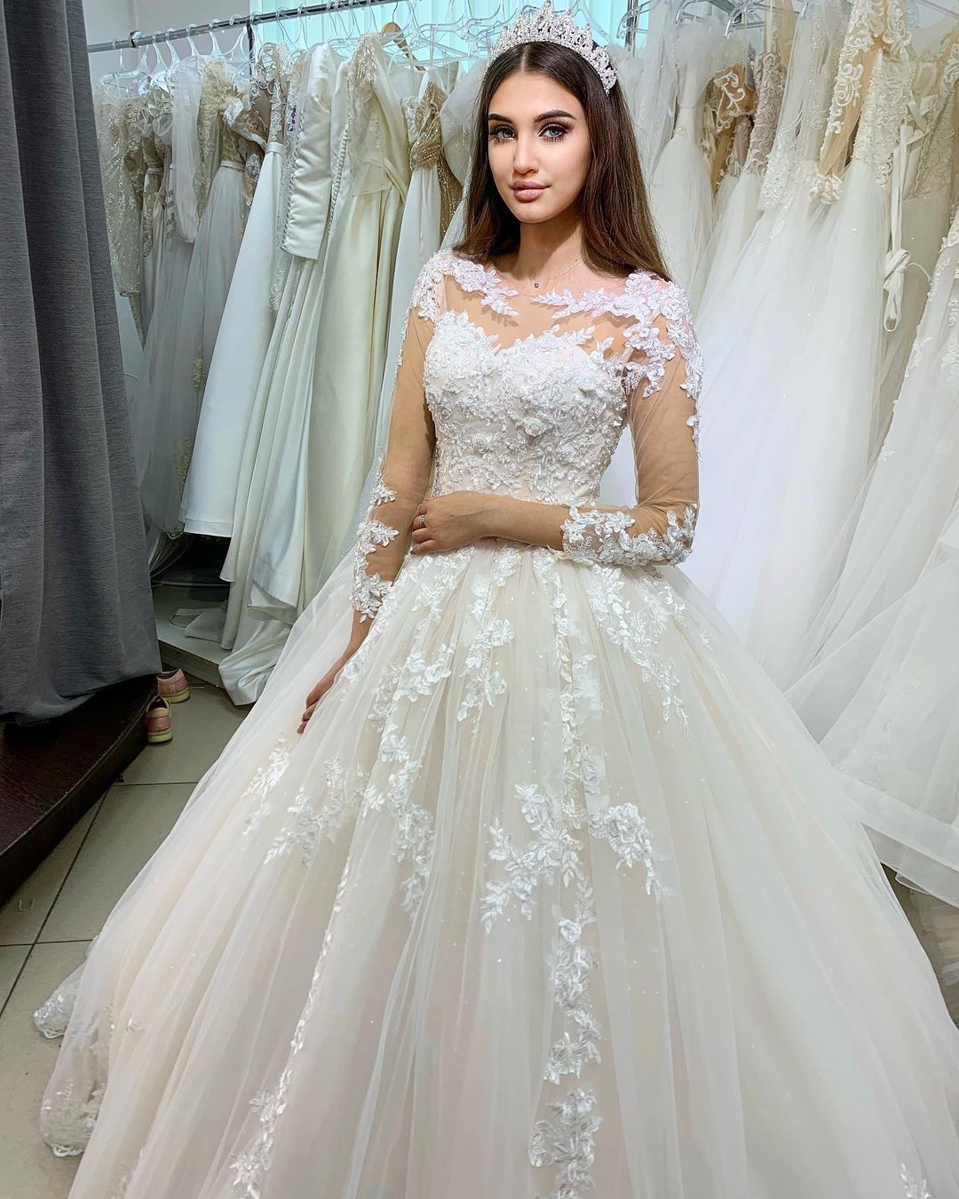 Long Sleeves Princess Ball Gown Wedding Dress With Lace Appliques