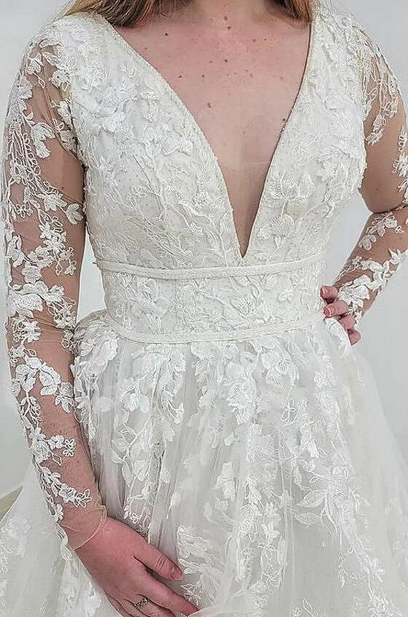 Long Sleeves V-Neck Wedding Dress Ruffles With Lace Appliques