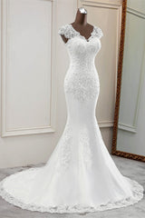 Luxury V-Neck Sleeveless White Lace Mermaid Wedding Dresses with Appliques