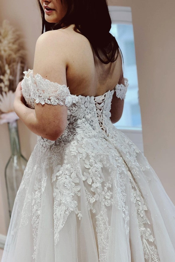 Off-the-Shoulder Wedding Dress Tulle Princess With Lace Appliques