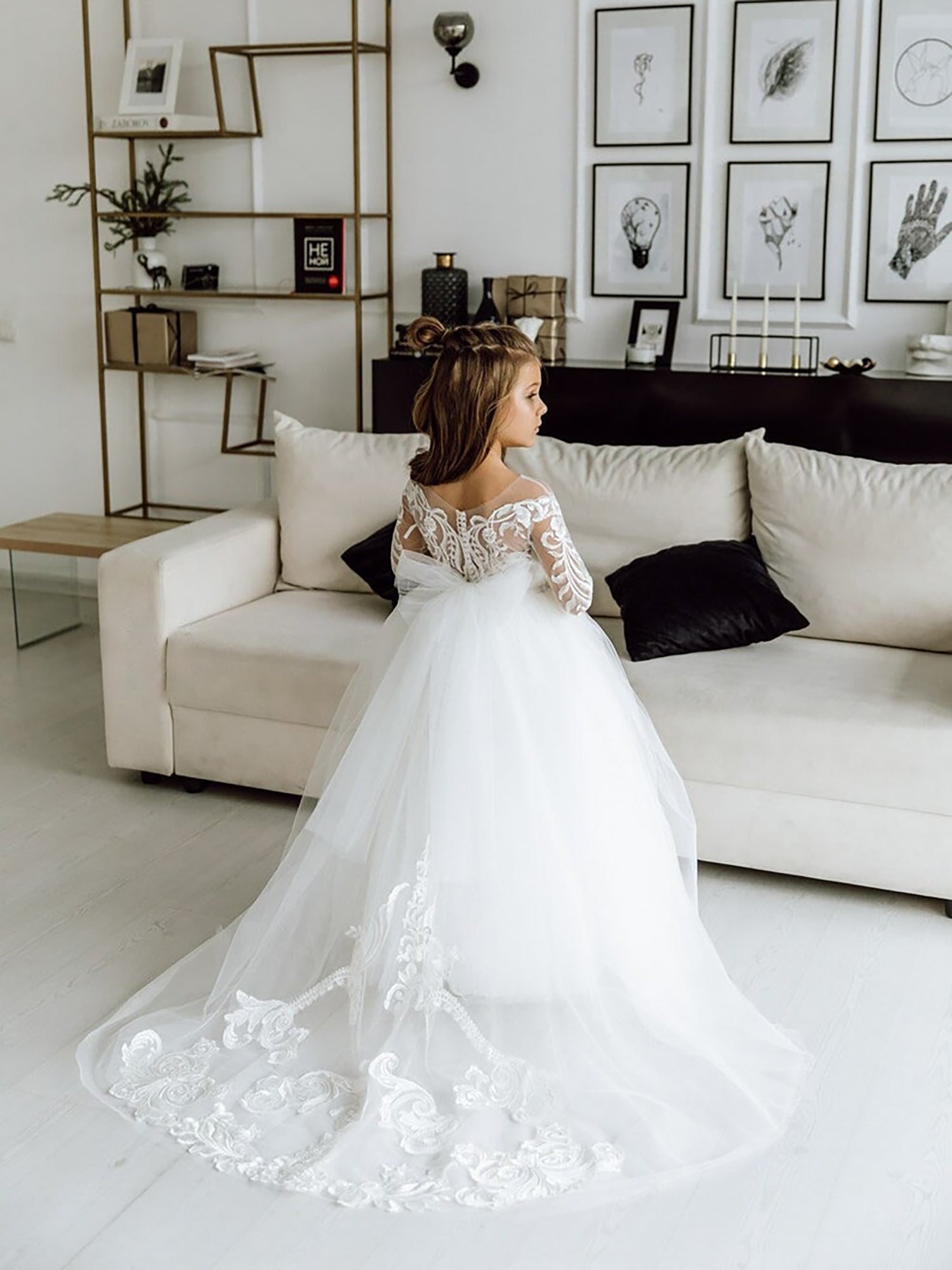 Romantic Long Sleeves White Tulle Lace Appliques Flower Girl Dress