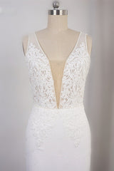 Sexy Deep-V-Neck Chiffon Sheath Wedding Dress Lace Appliques Sleeveless Pearls Bridal Gowns Online