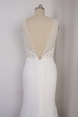 Sexy Deep-V-Neck Chiffon Sheath Wedding Dress Lace Appliques Sleeveless Pearls Bridal Gowns Online