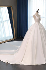 Sexy Deep-V-Neck Straps Satin Wedding Dress Ball Gown Ruffles Sleeveless Bridal Gowns Online