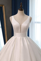 Sexy Deep-V-Neck Straps Satin Wedding Dress Ball Gown Ruffles Sleeveless Bridal Gowns Online