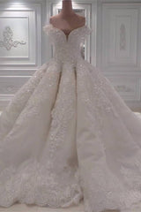 Sexy Off-the-shoulder A-line Lace Wedding Dresses White Ruffles Bridal Gowns With Appliques Online