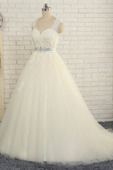 Sexy Straps Sleeveless Lace Wedding Dresses With Appliques A line Tulle Ruffles Bridal Gowns On Sale