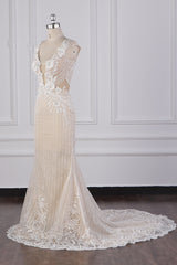 Sexy V-Neck Lace Appliques Wedding Dress Sleeveless Beadings Backless Bridal Gowns On Sale