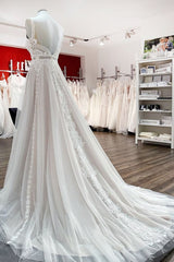 Simply Sleeveless White Tulle Lace Ruffles A-Line Wedding Dresses Long