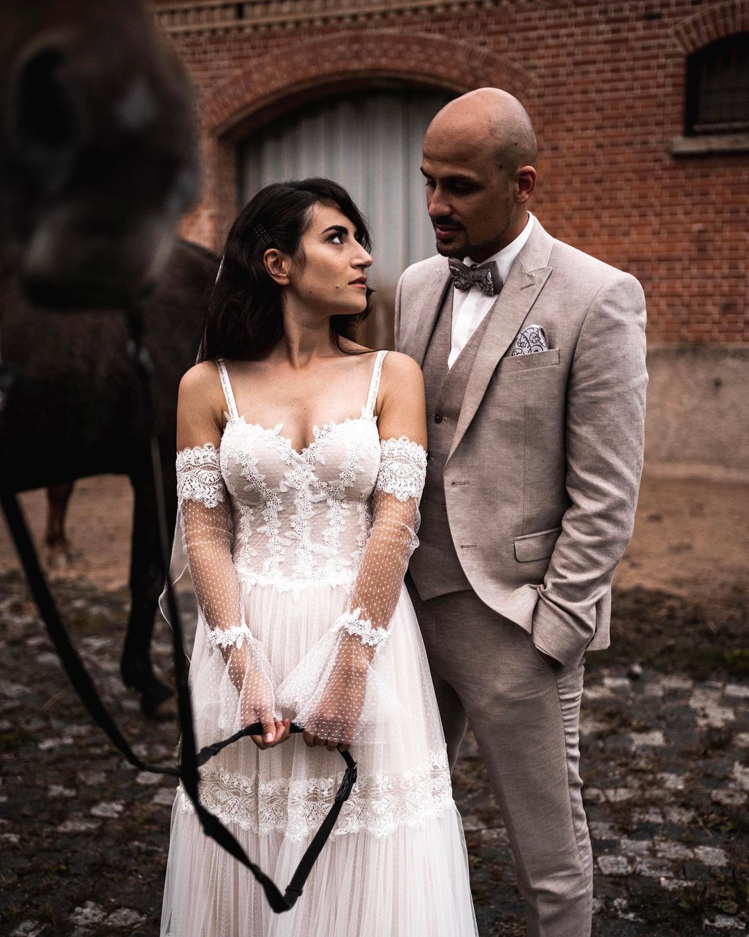 Spaghetti-Straps V-Neck Wedding Dress Boho Lace Long