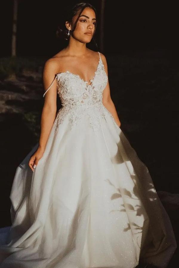 Spaghetti-Straps V-Neck Wedding Dress Lace Sleeveless A-Line