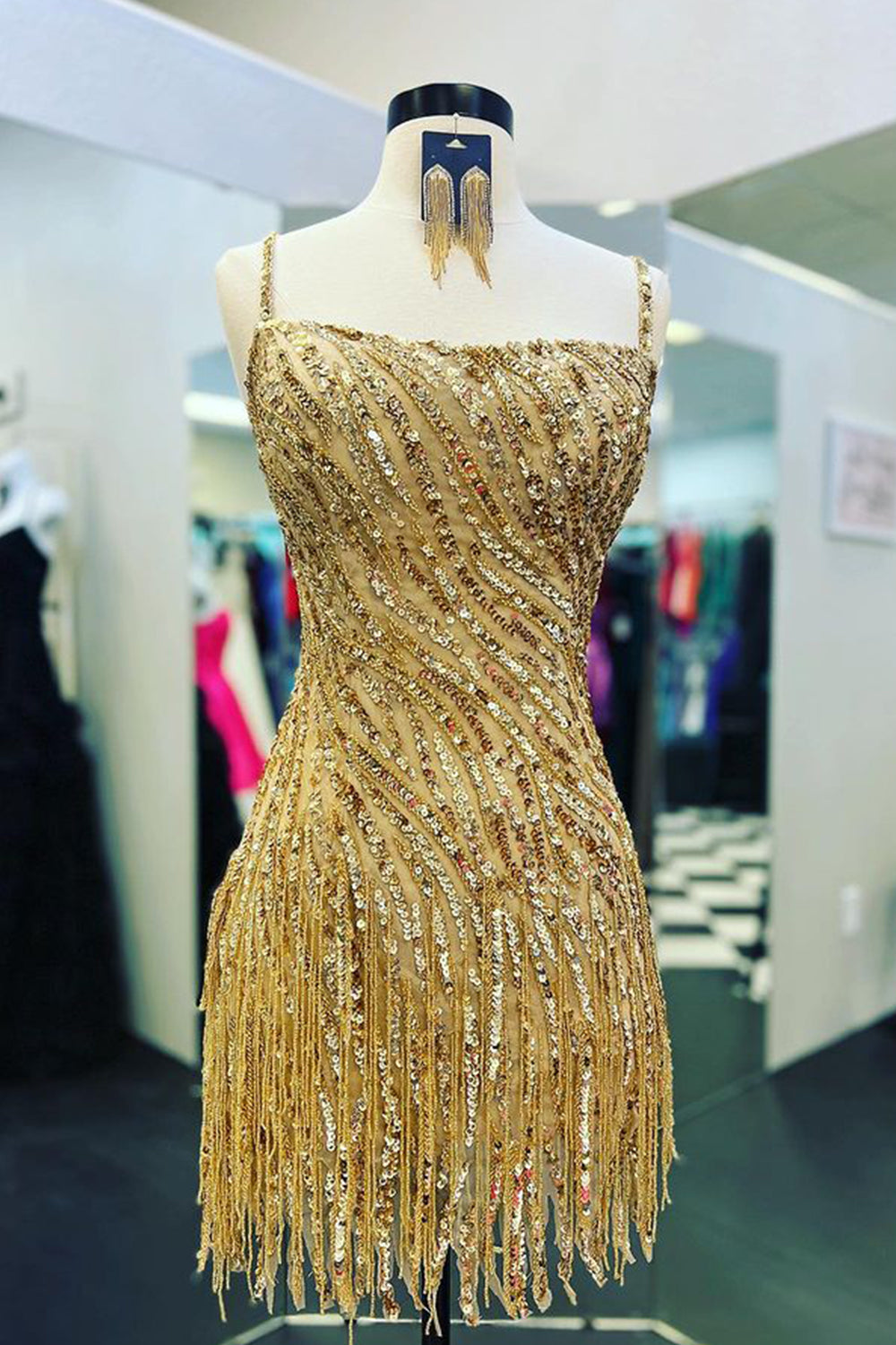 Sparkly Sheath Spaghetti-Strap Gold Short Homecoming Dress with Tassel Newinlook Sparkly Sheath Spaghetti-Strap Gold Short Homecoming Dress with Tassel Newinlook