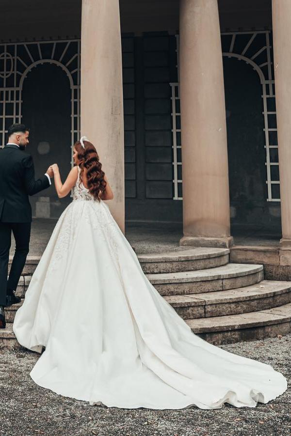 Straps Square Ball Gown Wedding Dress Sleeveless Long