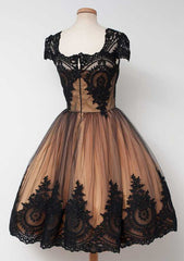 Stunning Tea-Length Homecoming Dress with Tulle & Appliques