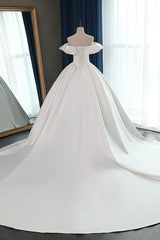 Stylish Strapless Sweetheart Satin Wedding Dress Ruffles Sleeveless Ball Gowns Bridal Gowns On Sale