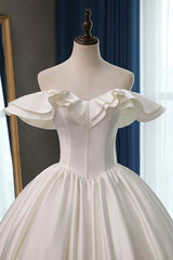 Stylish Strapless Sweetheart Satin Wedding Dress Ruffles Sleeveless Ball Gowns Bridal Gowns On Sale