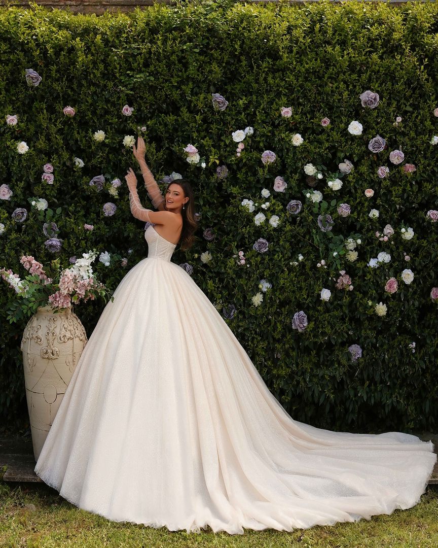 Enchanting Long A-line Princess Glitter Sleeveless Lace Wedding Dress Newinlook Enchanting Long A-line Princess Glitter Sleeveless Lace Wedding Dress Newinlook