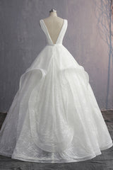 Unique V-Neck Ruffles Lace White Wedding Dress Appliques Sleeveless Bridal Gowns with Beadings On Sale
