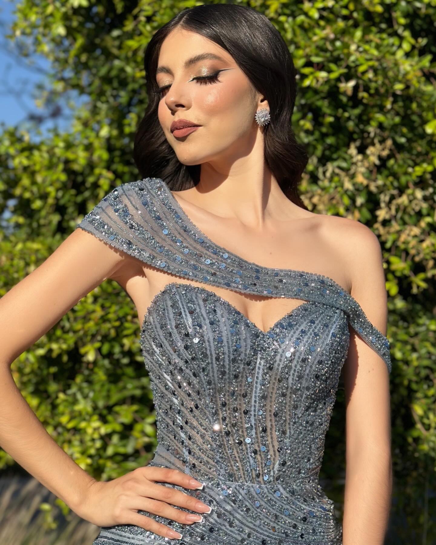 Vintage Column Chiffon Satin Sweetheart Cap Sleeve Prom Dress with Stunning Sequined Split
